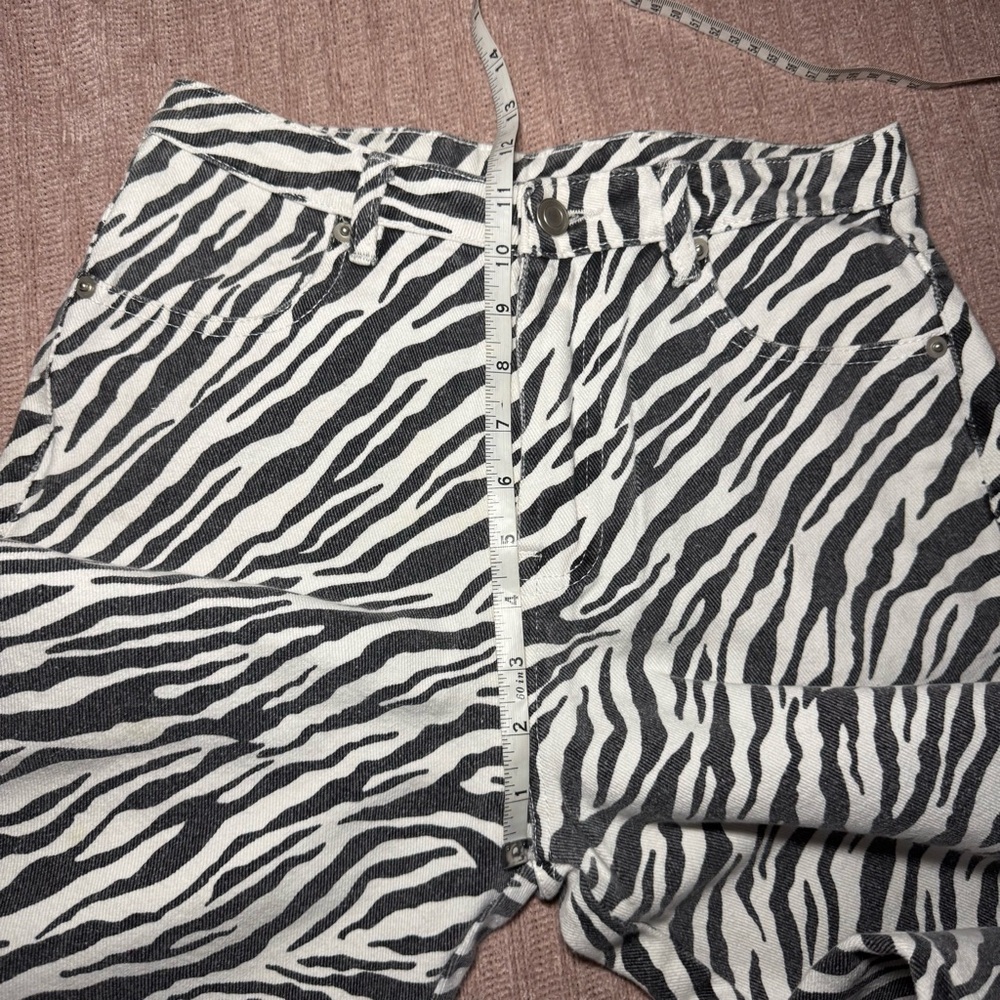 Zebra Print Jeans Size Small - Picture 6 of 8